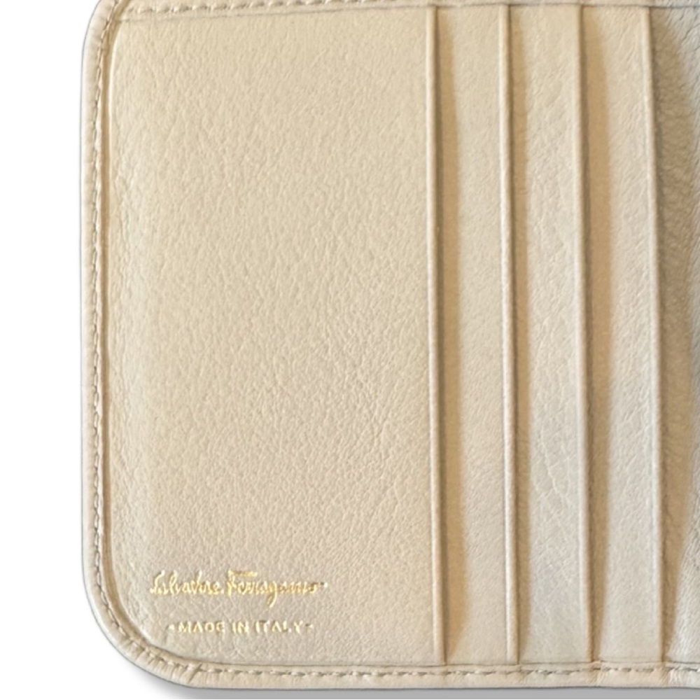 Salvatore Ferragamo White Leather Compact Wallet - Picture 7 of 10
